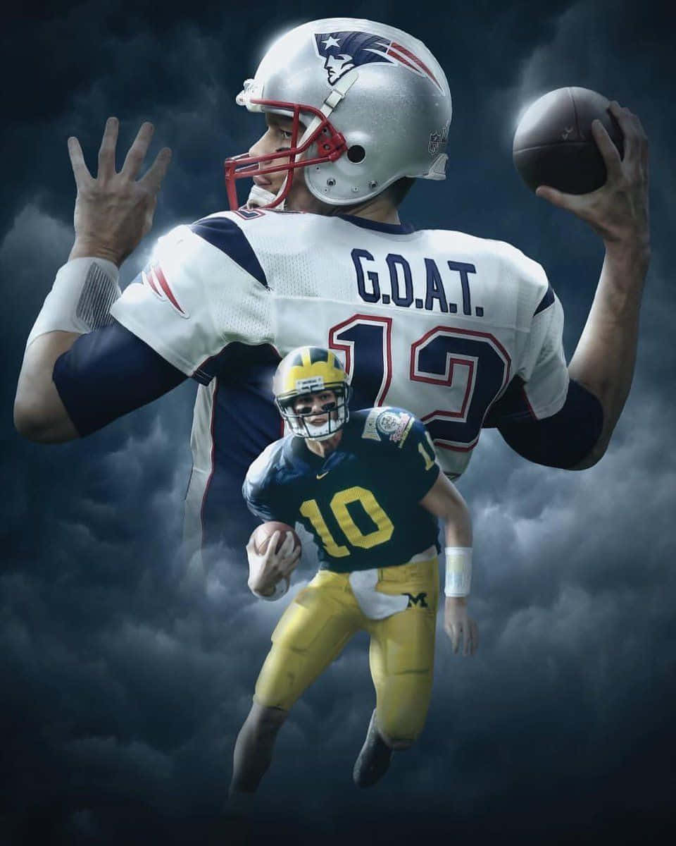 Michigan Wolverines 桌布 壁紙 — 兩名足球員在暴風雲背景下擺出戲劇性姿勢，一人標有G.O.A.T.，身穿12號球衣，另一人身穿黃色10號球衣