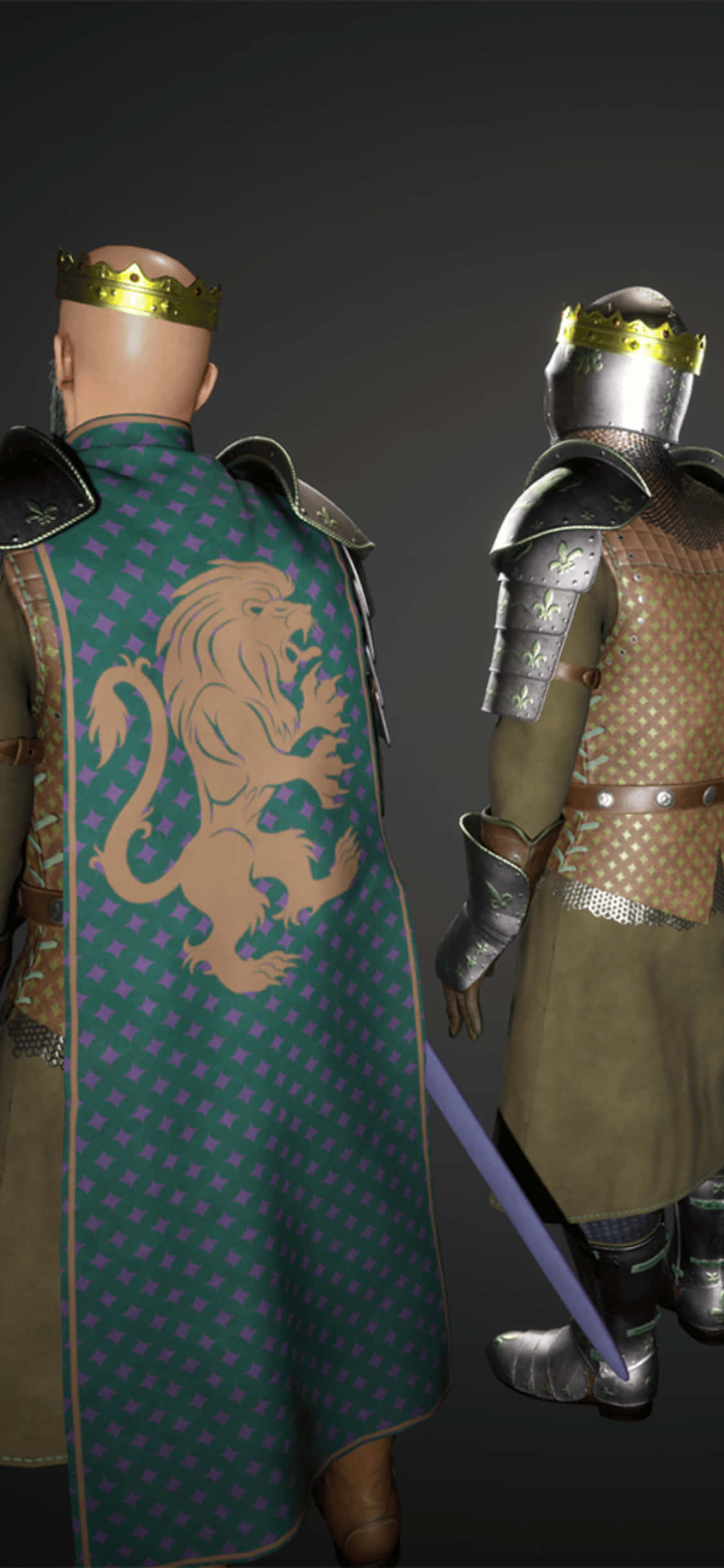 iPhone Xs Mordhau 桌布 壁紙 — 兩名身穿中世紀裝備的裝甲騎士背對背站立，一人穿著帶有金色獅子徽章的綠色斗篷，另一人身穿全身板甲，兩人都戴著金色王冠。