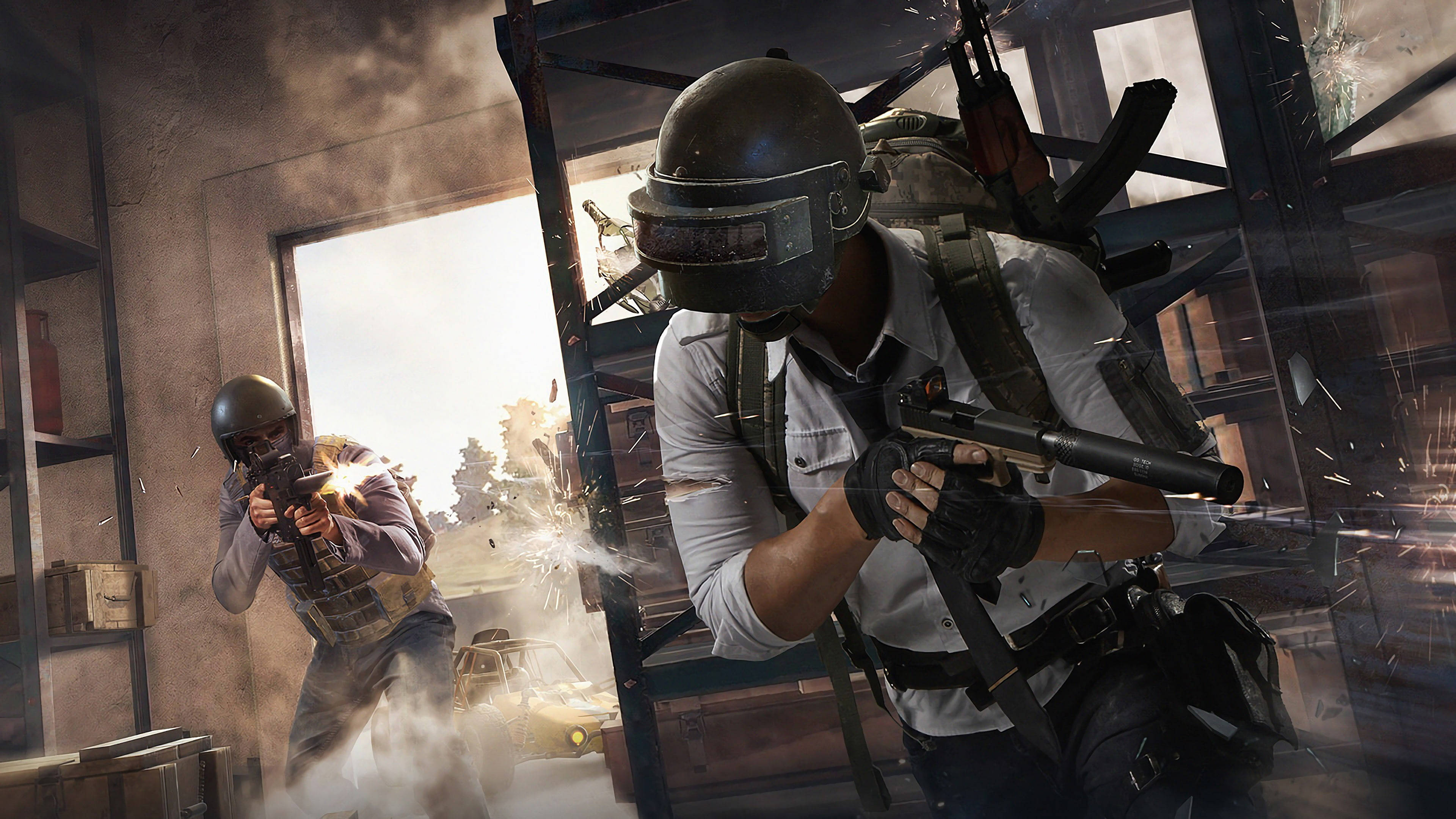 pubg mobile 桌布 壁紙 — 兩名身穿作戰裝備的士兵在搖搖欲墜的建築物內開火，碎片飛揚，煙霧瀰漫。