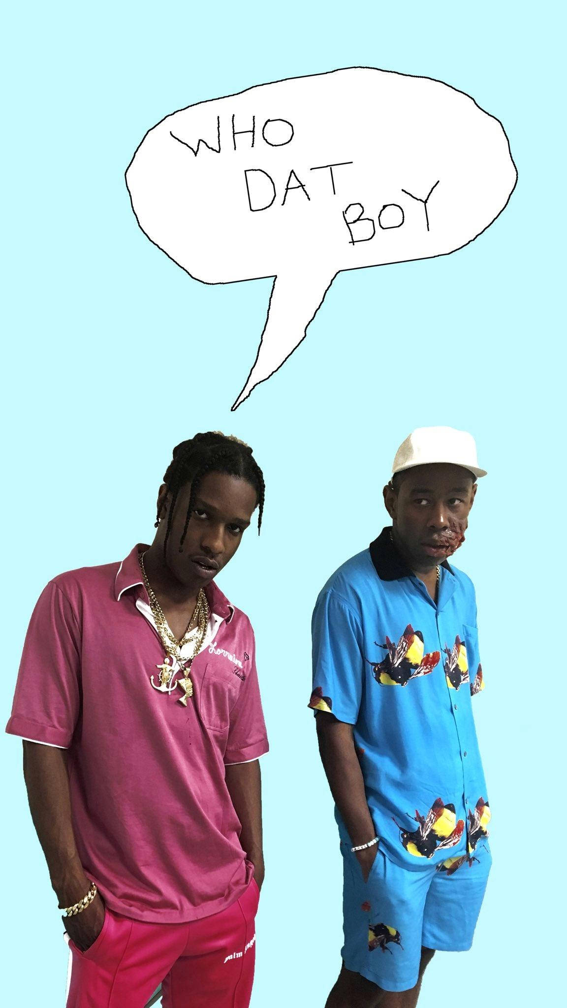 tyler 桌布 壁紙 — 兩名身穿大膽粉紅和藍色服裝的男子站在淺藍色背景前，對話框寫著「WHO DAT BOY」。