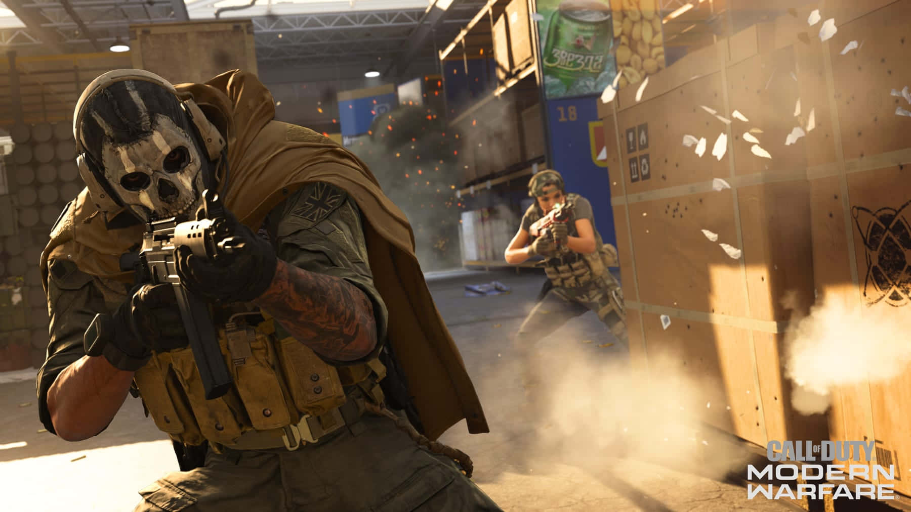 Call Of Duty 2020 桌布 壁紙 — 兩名身穿戰術裝備的士兵在佈滿灰塵的倉庫中開火，碎片飛揚，煙霧瀰漫。