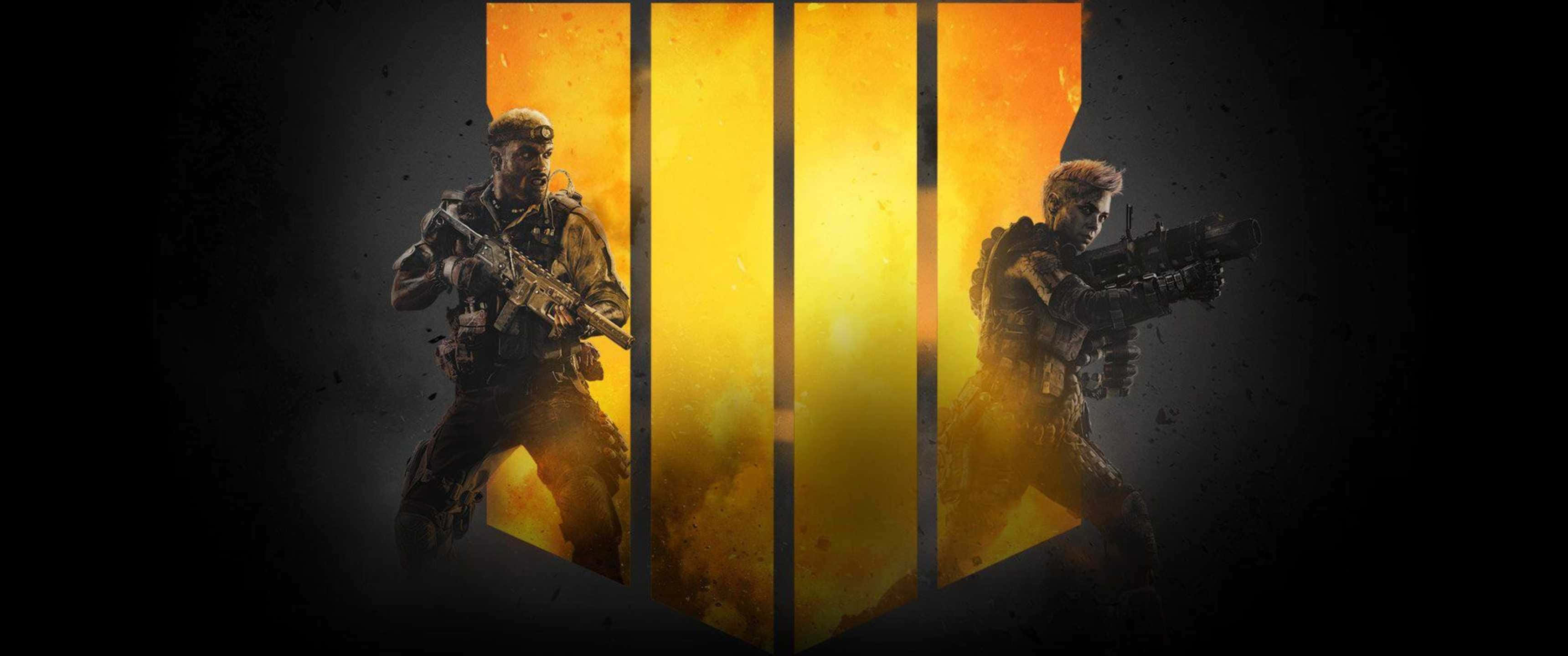 3440x1440p Call Of Duty Black Ops 4 桌布 壁紙 — 兩名身穿戰術裝備的士兵持步槍，在發光的橙色和黃色垂直光背景前擺好姿勢。
