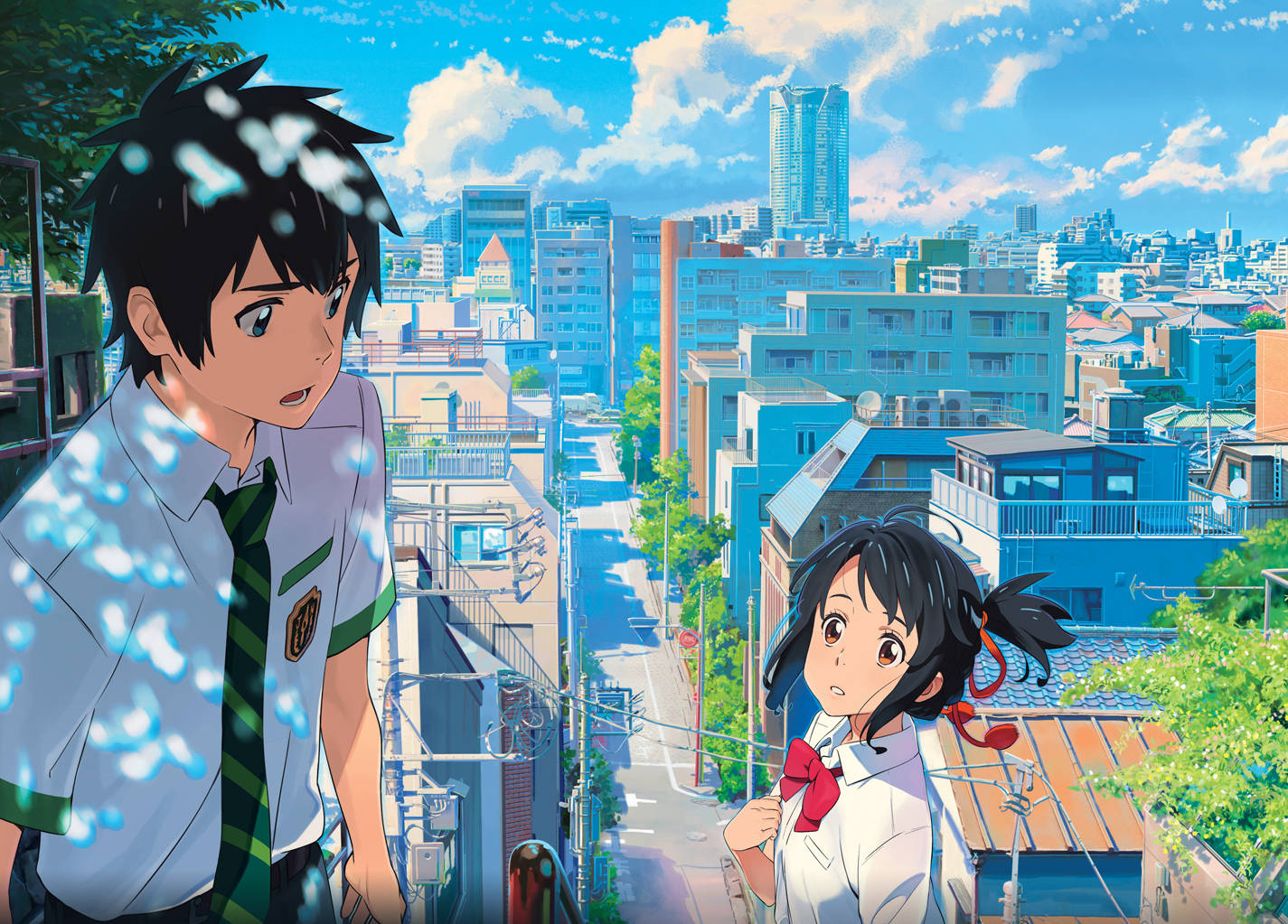 Makoto Shinkai 桌布 壁紙 — 兩名身穿校服的動畫學生在陽光普照的城市景觀上，對著充滿活力的藍天互相凝視。