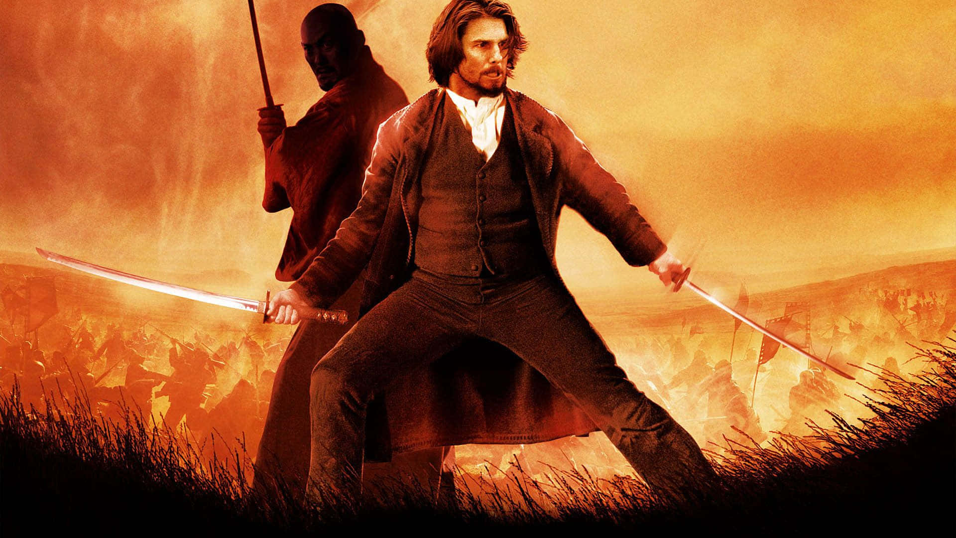 Samurai Movies 桌布 壁紙 — 兩名身穿歷史服飾的戰士在火紅橙色的天空下，手持劍站在長滿草的山丘上。