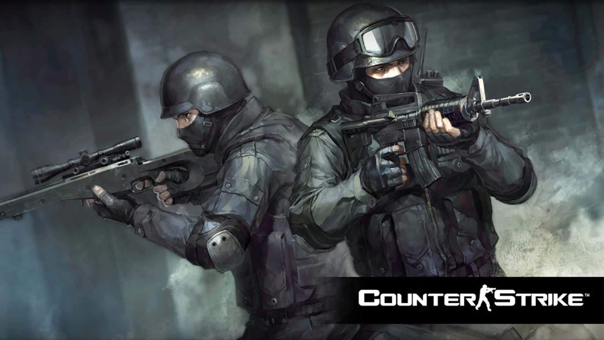 Counterstrike 桌布 壁紙 — 兩名身穿深色裝備的戰術士兵在煙霧瀰漫的城市背景下專注地瞄準步槍。