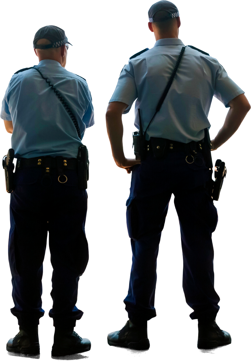 警察 桌布 壁紙 — 兩名身穿淺藍色制服的警察背對背站在黑色背景前，裝備清晰可見。
