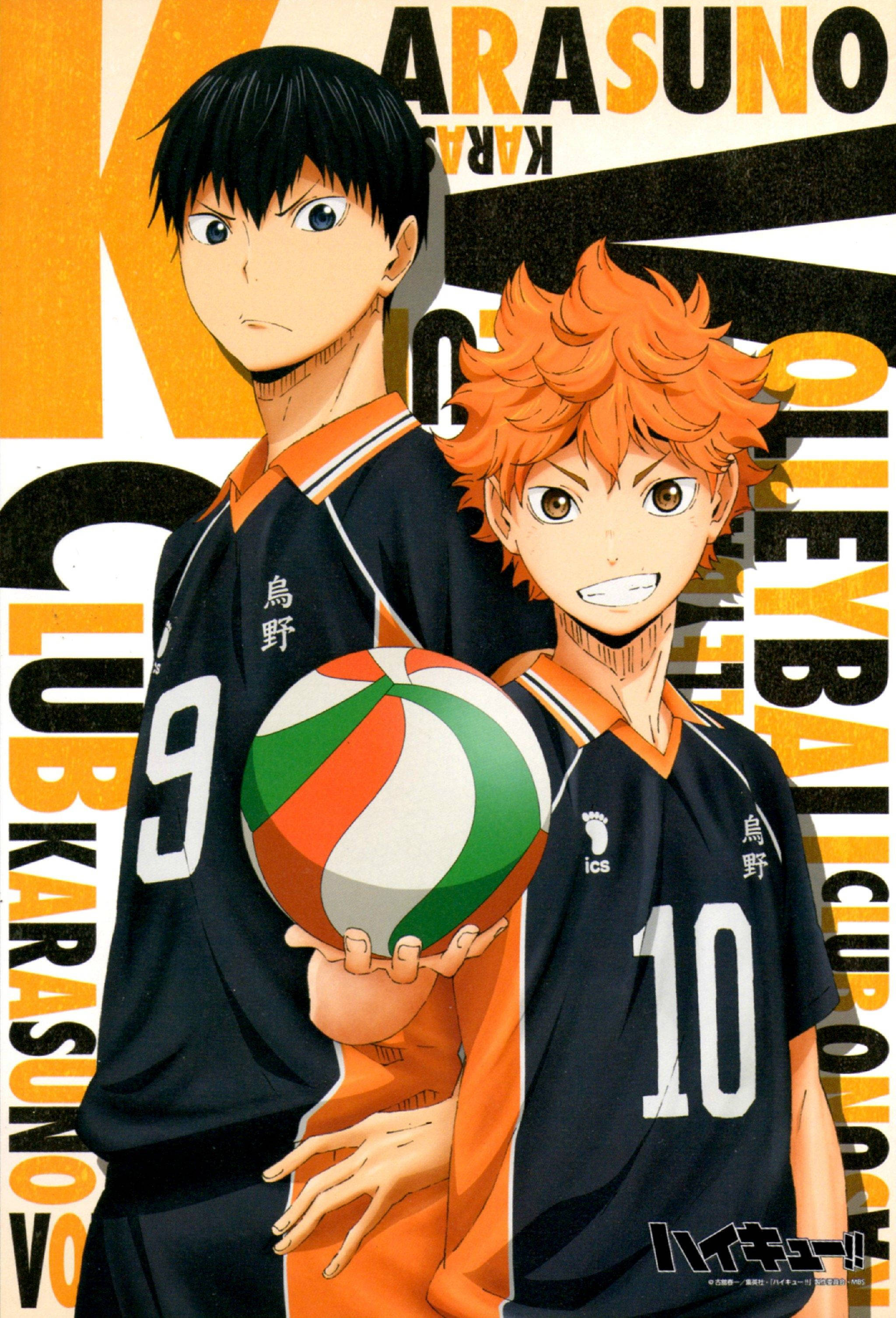 Kageyama 桌布 壁紙 — 兩名身穿烏野高中排球隊服的動漫排球運動員，手持排球，在醒目的橙黑文字背景前擺姿勢。