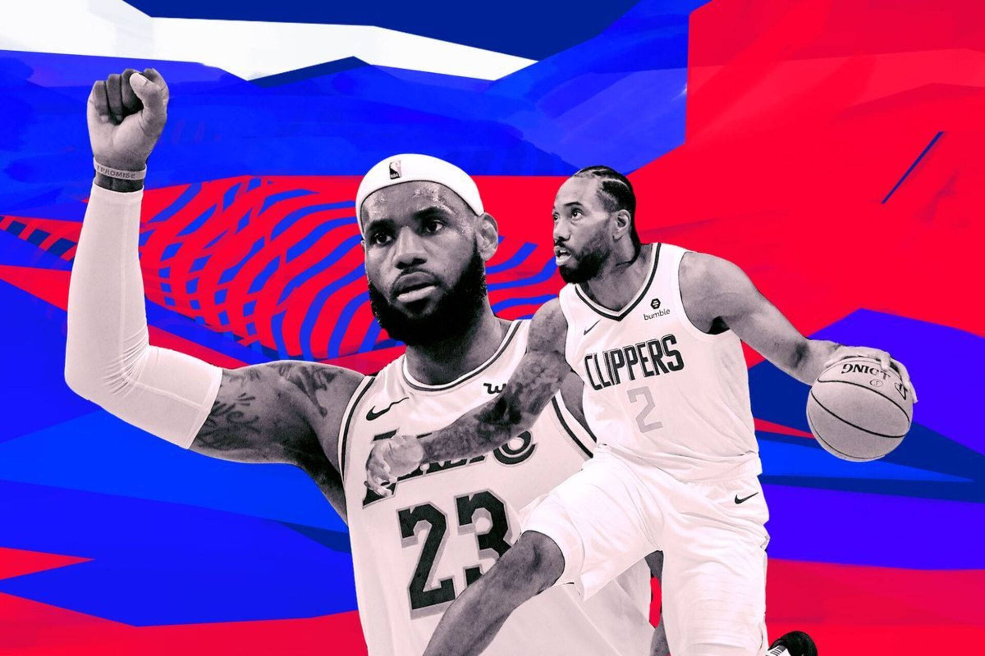 Kawhi 桌布 壁紙 — 兩名身穿白色快艇隊球衣的籃球運動員在鮮明的紅藍抽象背景前動態擺姿勢。