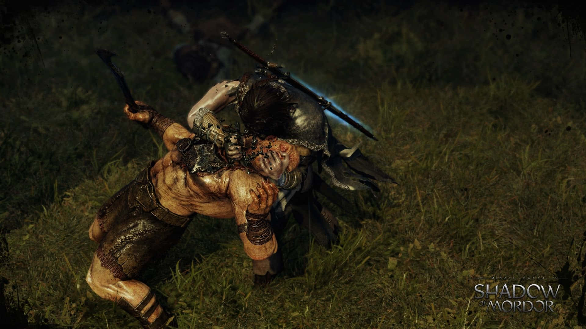Best Shadow Of Mordor 桌布 壁紙 — 兩名身穿盔甲的戰士在昏暗的草地上激烈搏鬥，天空陰暗。