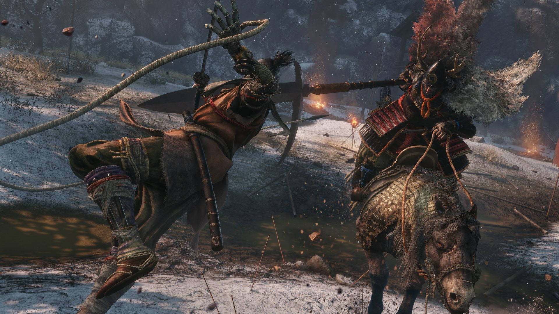 兩名武士戰士在雪地中用火和武器戰鬥。 — 隻狼：暗影雙死 壁紙