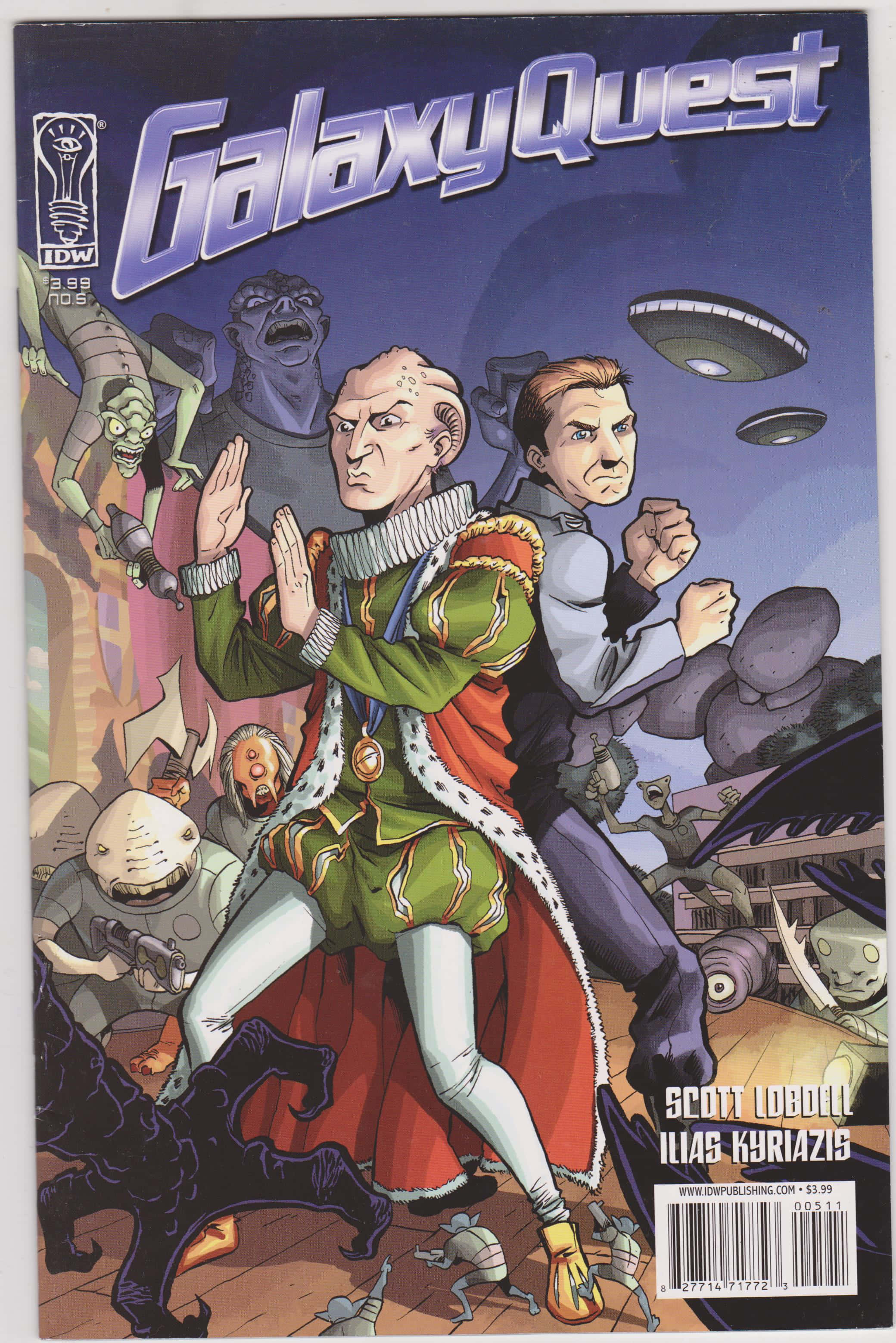 Galaxy Quest 桌布 壁紙 — 兩名身穿科幻服裝的男子在星空下的太空船甲板上與外星生物戰鬥。
