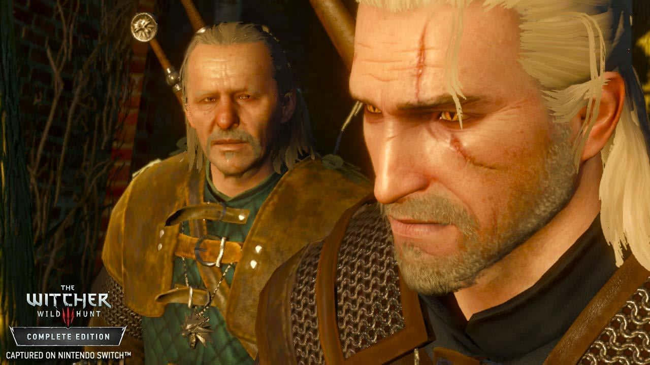 The Witcher Characters 桌布 壁紙 — 兩名身穿精細盔甲的粗獷奇幻戰士在昏暗的森林空地中凝視著。