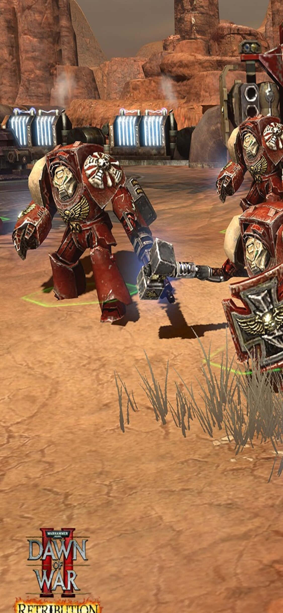 iPhone X Dawn Of War Iii 桌布 壁紙 — 兩名身穿紅色動力裝甲的裝甲戰士在沙漠戰場上碰撞，背景有岩石峭壁和發光的機械。