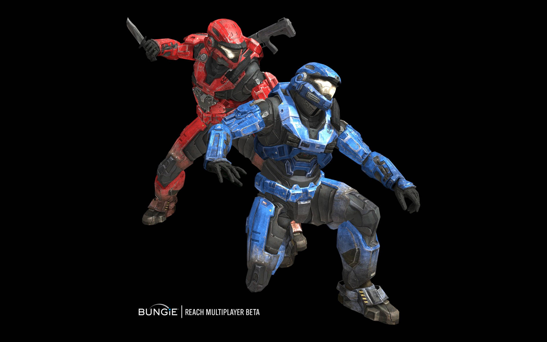 4K halo 桌布 壁紙 — 兩名身穿紅色和藍色戰鬥裝備的裝甲士兵在黑色背景前動態擺姿勢。