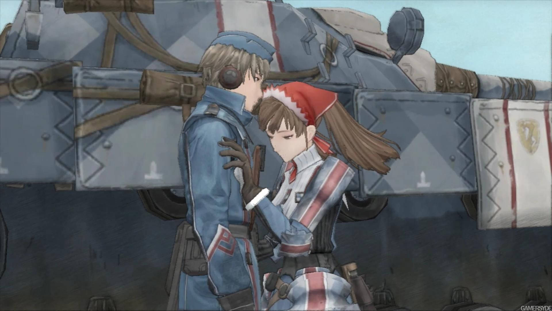 Valkyria Chronicles 桌布 壁紙 — 兩名身穿藍色和紅色制服的動漫士兵在蒼白天空下，在一輛大型裝甲坦克旁邊溫柔擁抱。