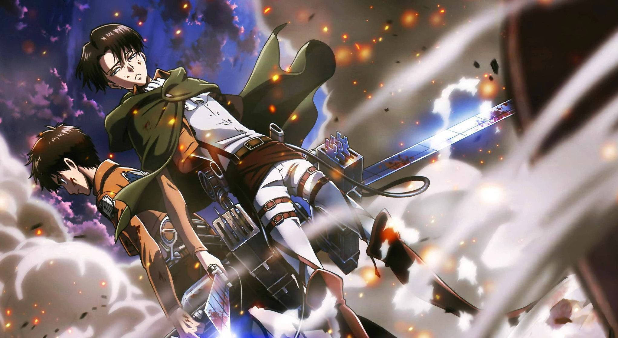 Attack On Titan Titan Eren 桌布 壁紙 — 兩名身穿裝備的動漫戰士在熾熱的天空中翱翔，揮舞著發光的劍，穿梭於爆炸碎片和旋轉的雲層之間。