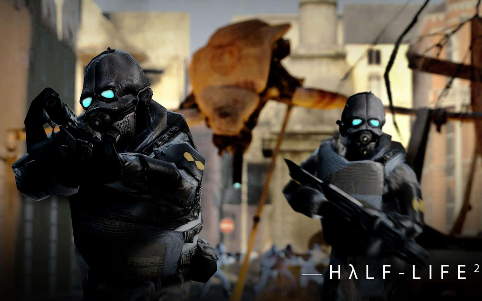 Half Life 2 桌布 壁紙 — 兩名身穿裝甲的士兵，眼睛發出藍光，在《戰慄時空2》的廢墟城市戰場上瞄準武器。