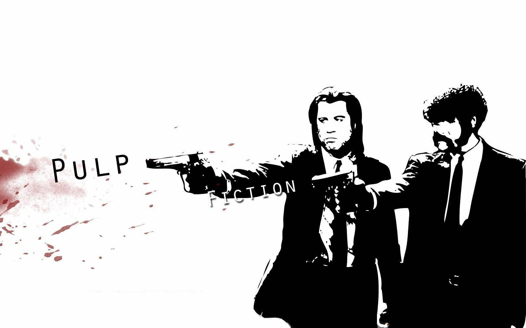 黑白 桌布 壁紙 — 兩名身穿西裝的男子持槍，帶有血跡和「Pulp Fiction」文字，呈現強烈的黑白對比。