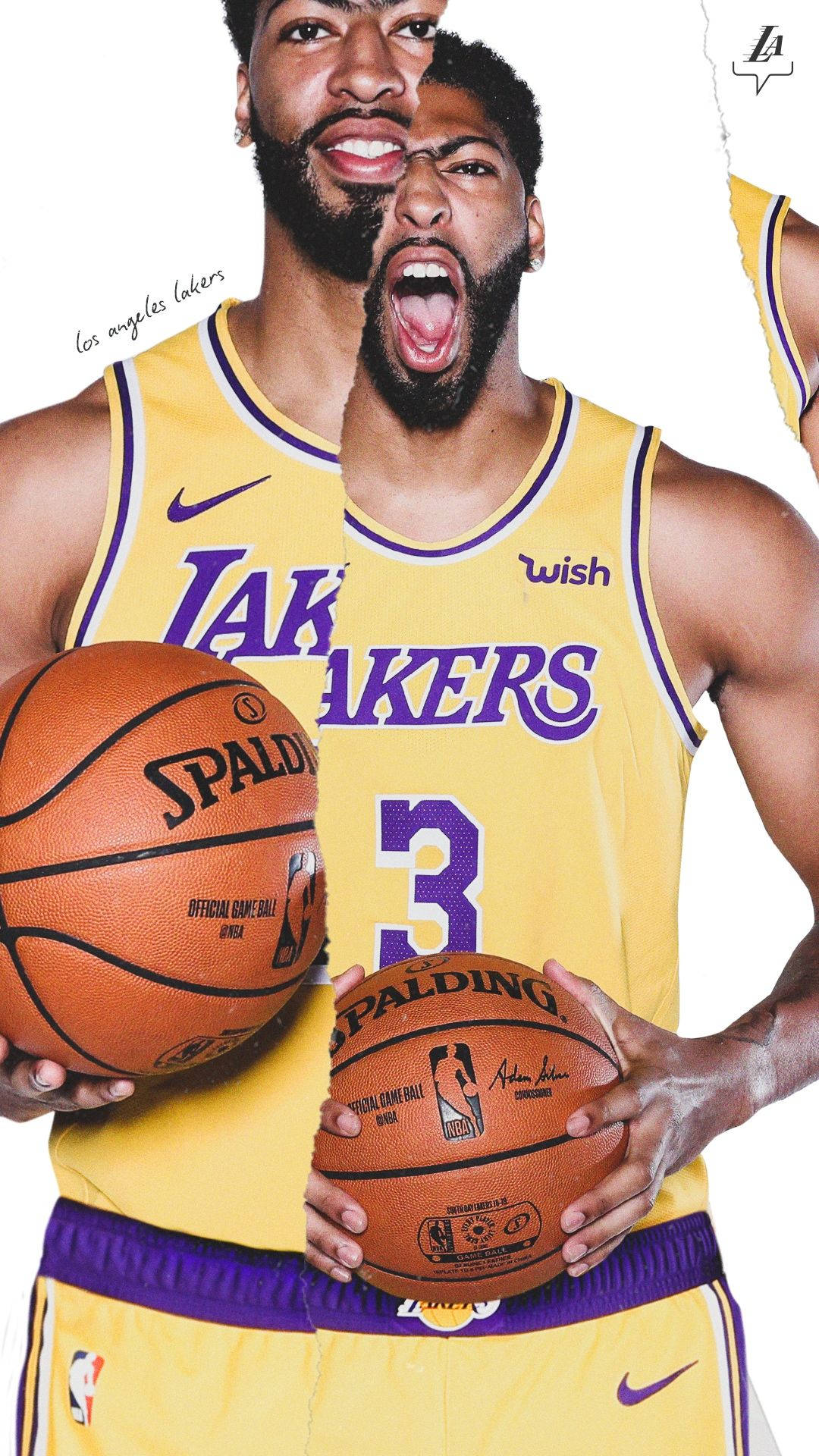 Anthony Davis 桌布 壁紙 — 兩名身穿黃色湖人球衣的籃球運動員，在白色背景前手持 Spalding 籃球，背景有撕紙邊緣。
