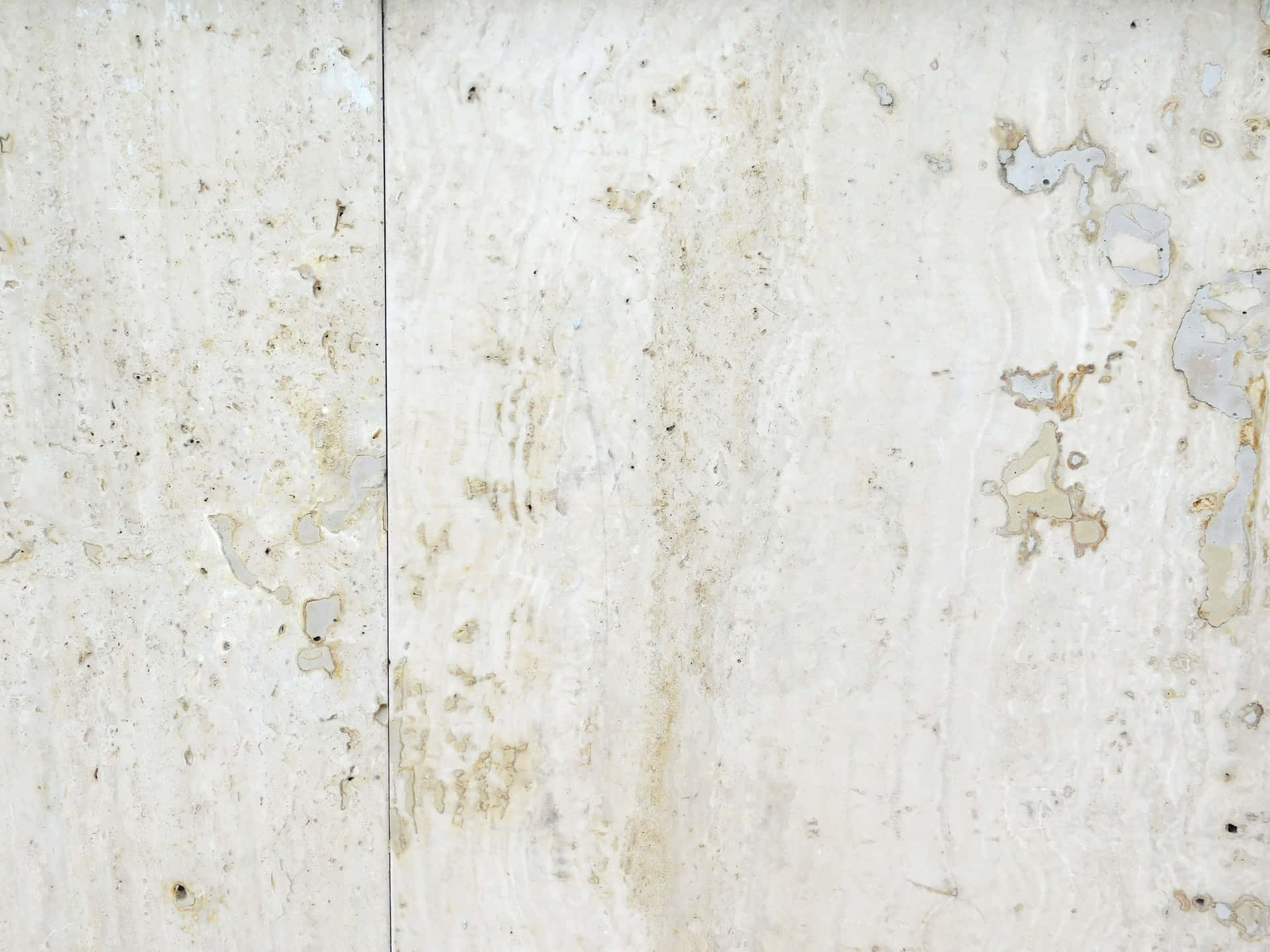 Stone texture 壁紙 — 兩塊米白色大理石板的特寫，帶有天然紋理和微妙的棕色污漬，顯示出老化的質感。