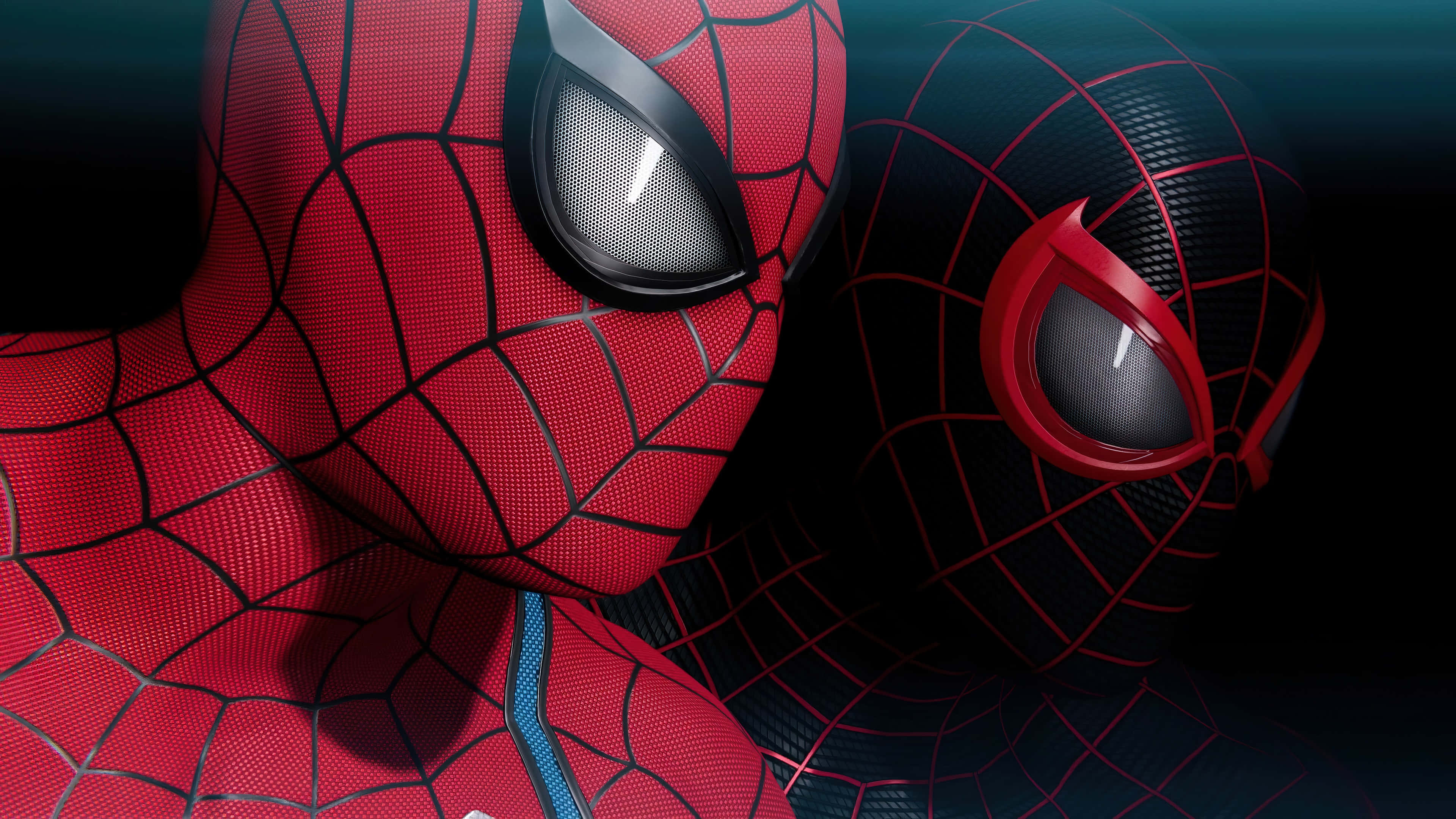 Spiderman Face 桌布 壁紙 — 兩套紅色和黑色的蜘蛛人戰衣，眼睛發光，在黑暗背景下凝視著。