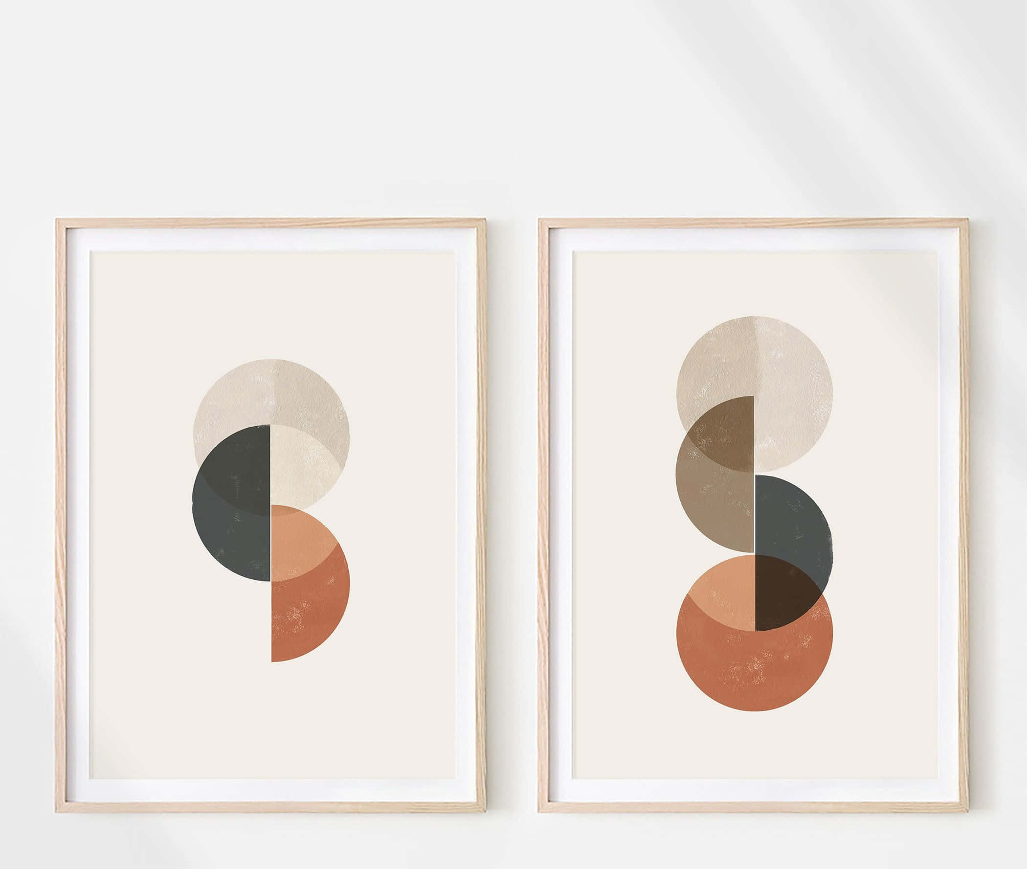 Modern Minimalist Art 桌布 壁紙 — 兩幅極簡風格的裱框抽象藝術作品，帶有重疊的大地色圓圈，掛在明亮的白色牆上。