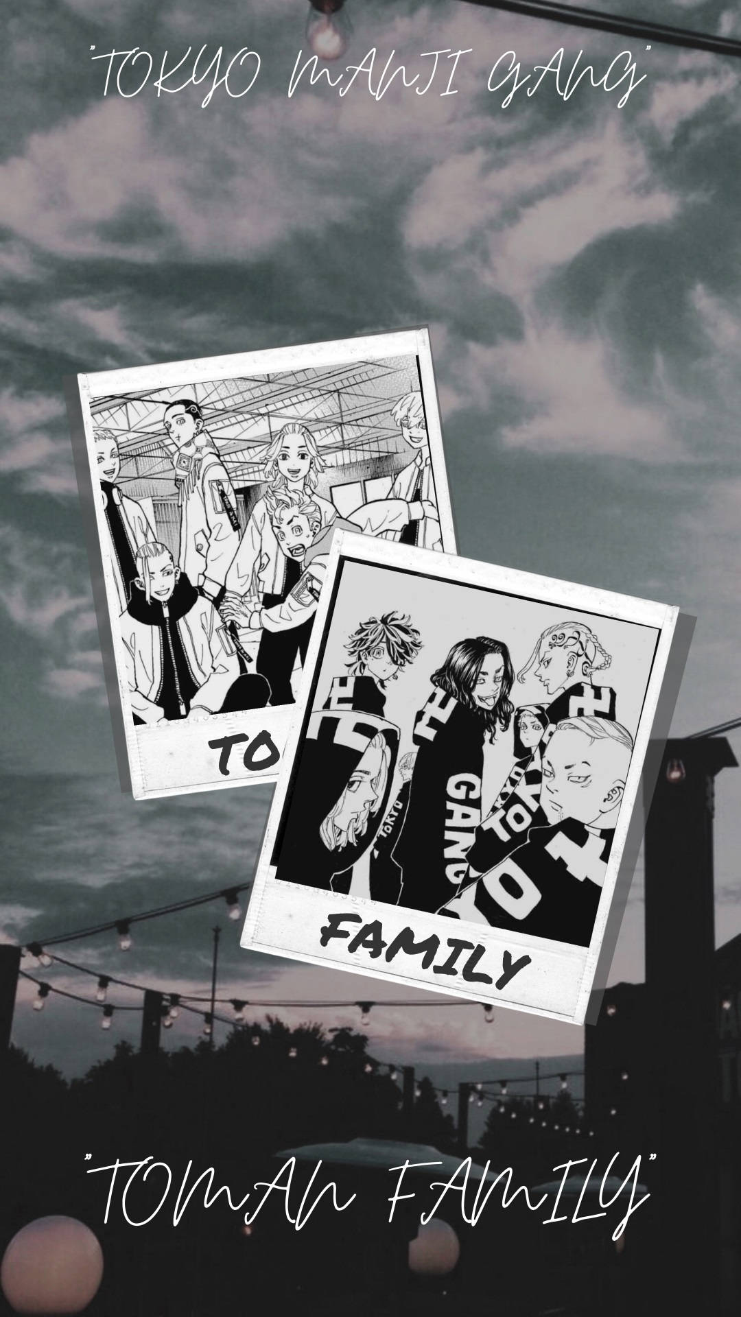 兩張傾斜的拍立得照片，帶有動漫角色，標有Tokyo Manji Gang和Toman Family，背景是暮色天空和燈串。