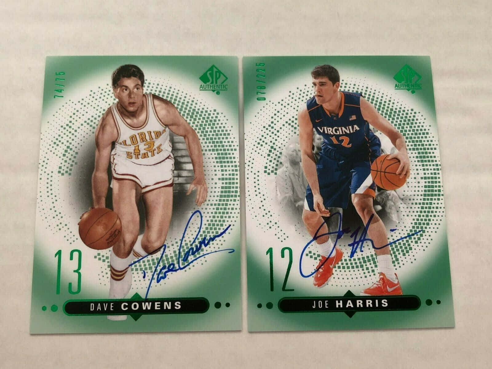 兩張Dave Cowens和Joe Harris的簽名籃球交易卡，比賽動作中。 — NBA 壁紙
