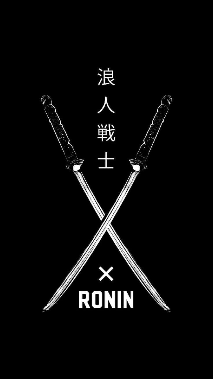 Samurai Sword 桌布 壁紙 — 兩把交叉的劍，帶有日文字元和「Ronin」一詞，在黑色背景上呈現 stark 白色。