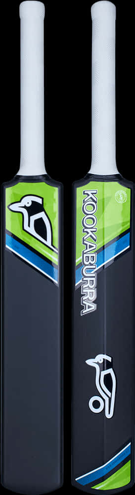 運動 桌布 壁紙 — 兩支黑色Kookaburra板球棒，帶有藍綠色點綴和白色手柄，垂直立在黑色背景上。