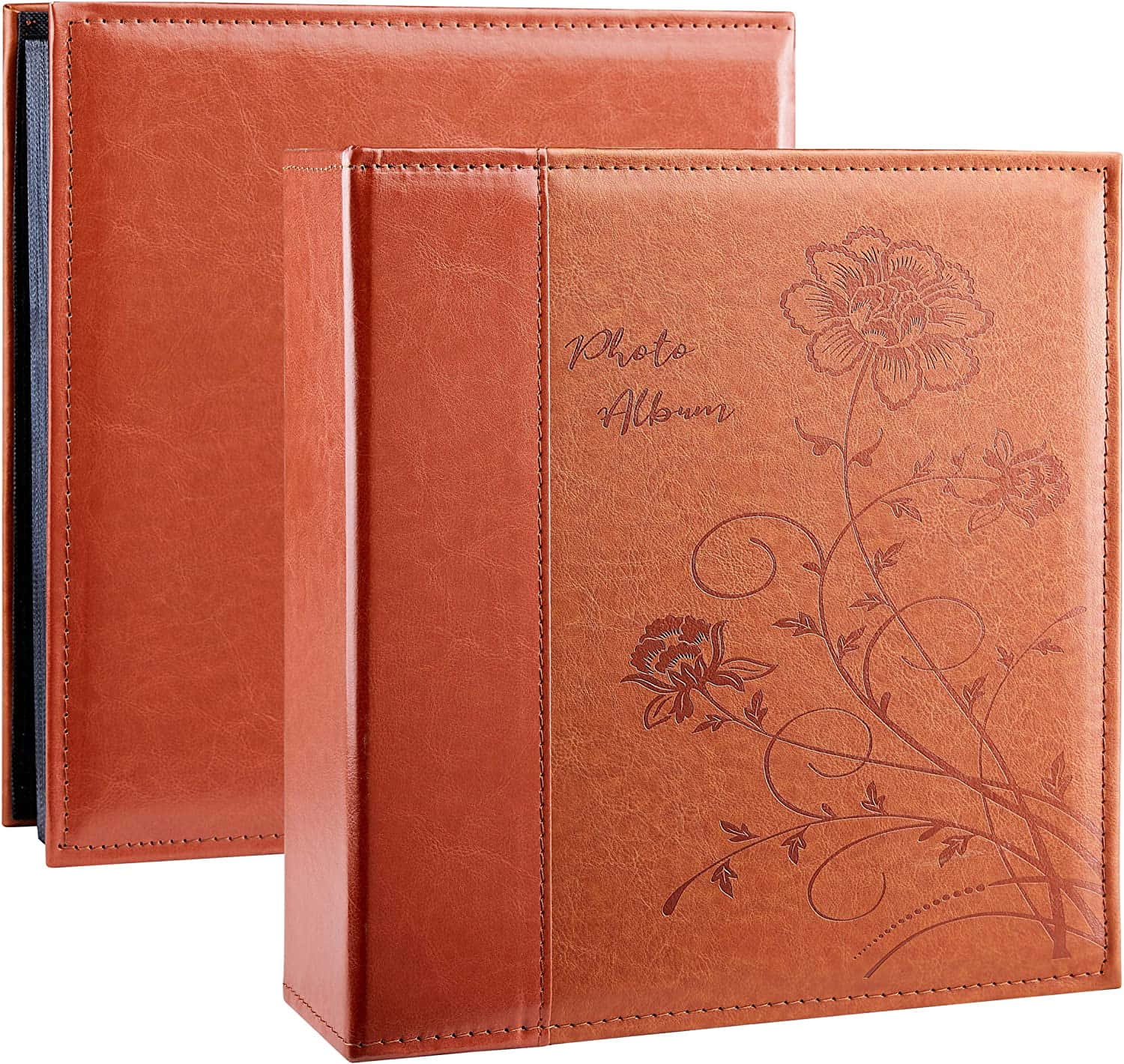 album 桌布 壁紙 — 兩本淺棕色皮革相簿，帶有花卉壓花和縫合邊緣，並排放在白色背景上。