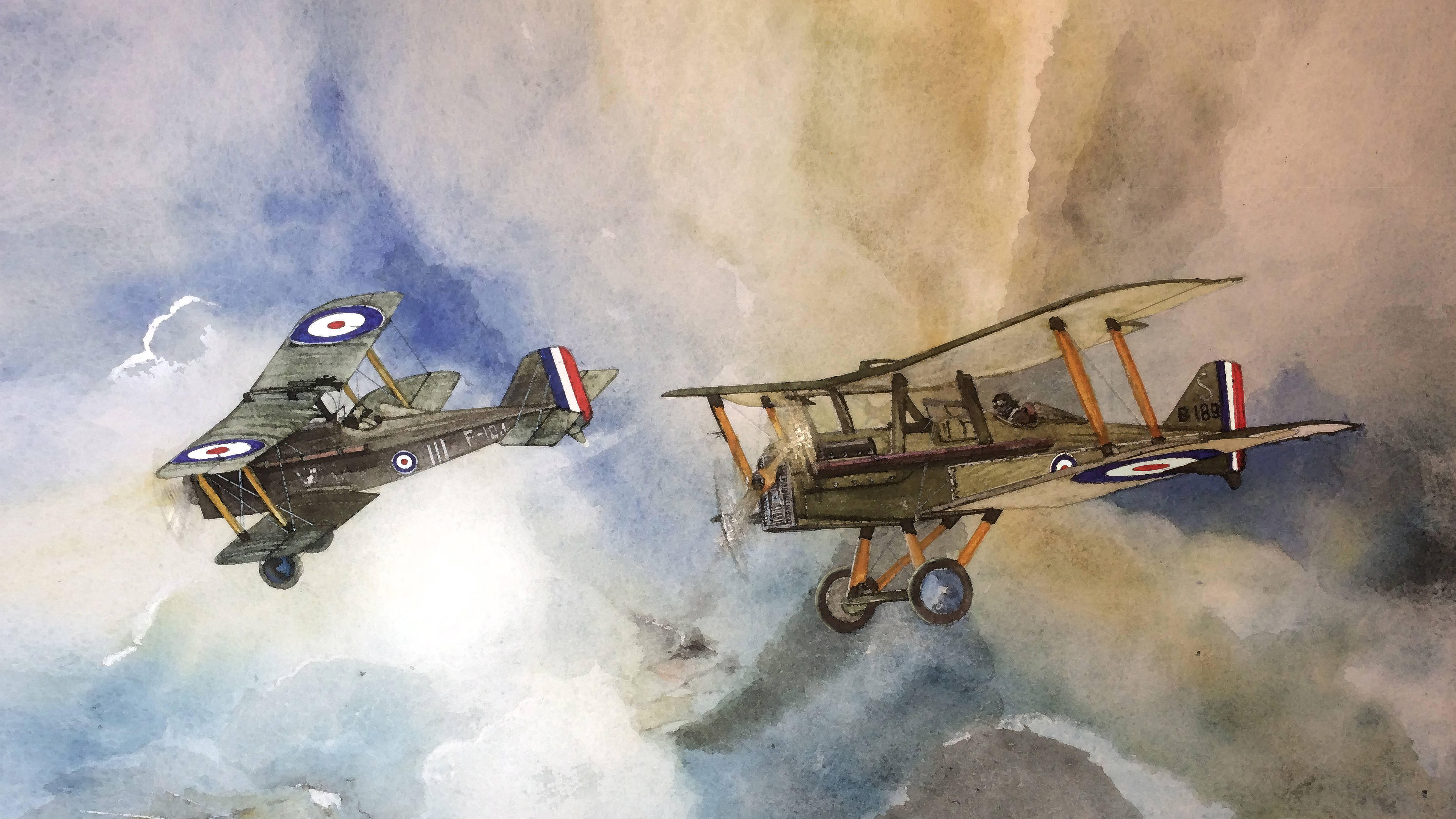 Aircraft 桌布 壁紙 — 兩架帶有圓形標誌的復古雙翼機在水彩畫中翱翔於多雲的天空。