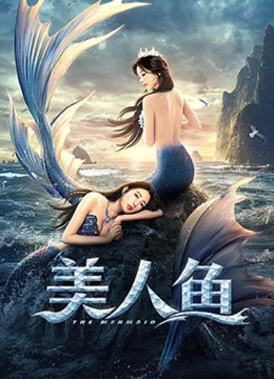 Mermaids 桌布 壁紙 — 兩條人魚擺動尾巴，在日落時分棲息在岩石峭壁上，頭頂有戲劇性的雲朵和海鷗飛過。