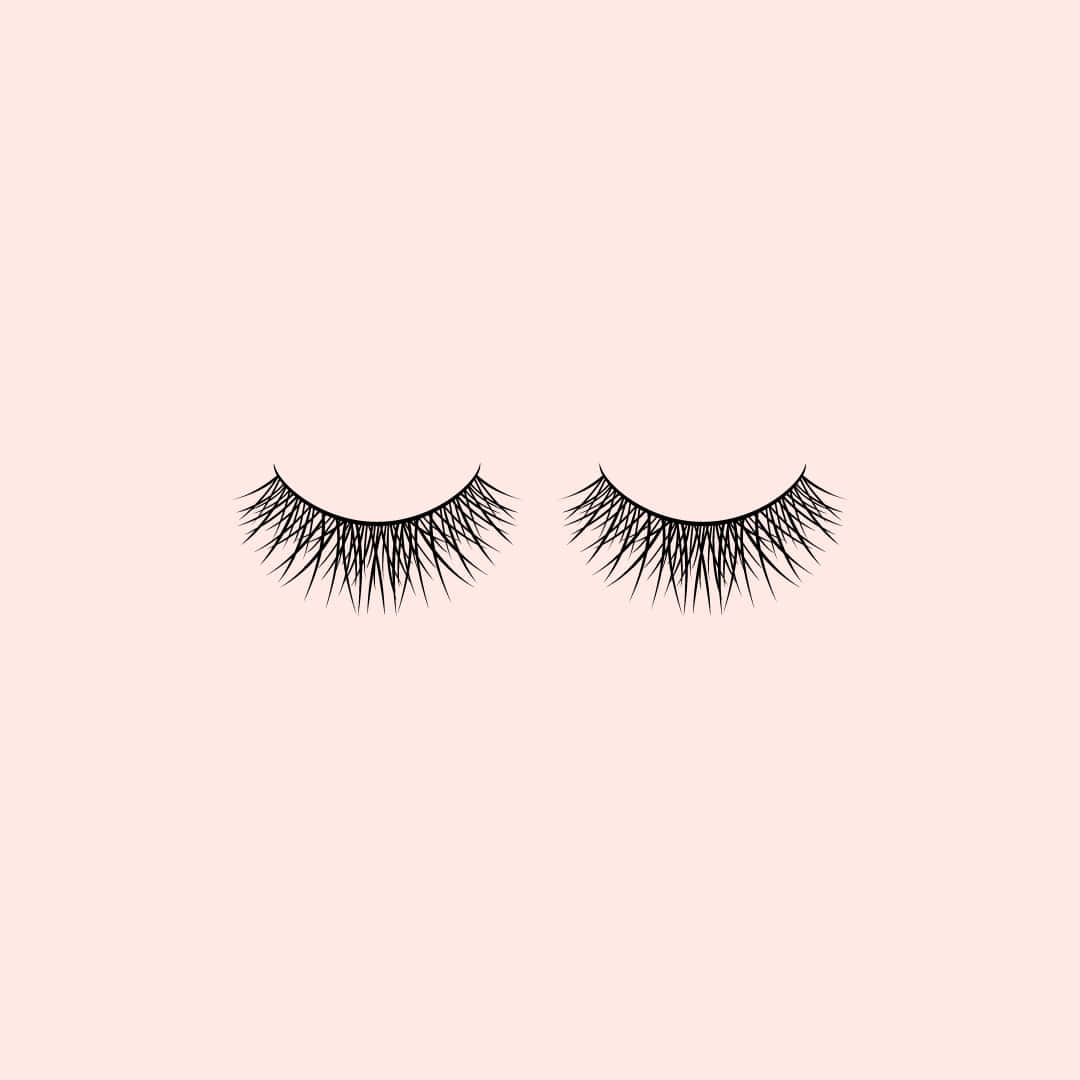 Eyelash 桌布 壁紙 — 兩條風格化的黑色睫毛在柔和的粉紅色背景上向上彎曲。