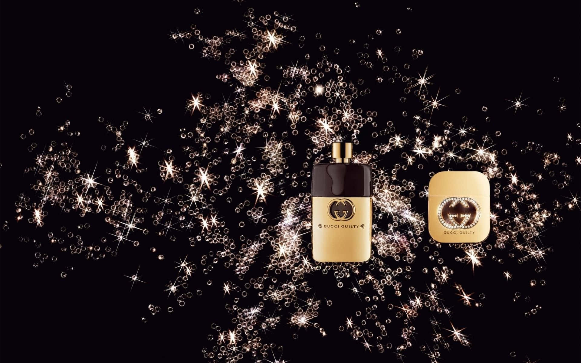 Gucci 桌布 壁紙 — 兩瓶Gucci Guilty香水在黑色背景上閃耀，背景爆發出金色亮粉和閃爍粒子。