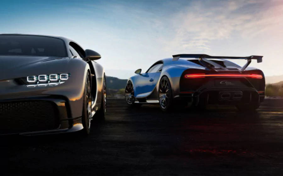 4K 桌布 壁紙 — 兩輛時尚的Bugatti超級跑車在崎嶇的山路上，在金色夕陽下閃閃發光。