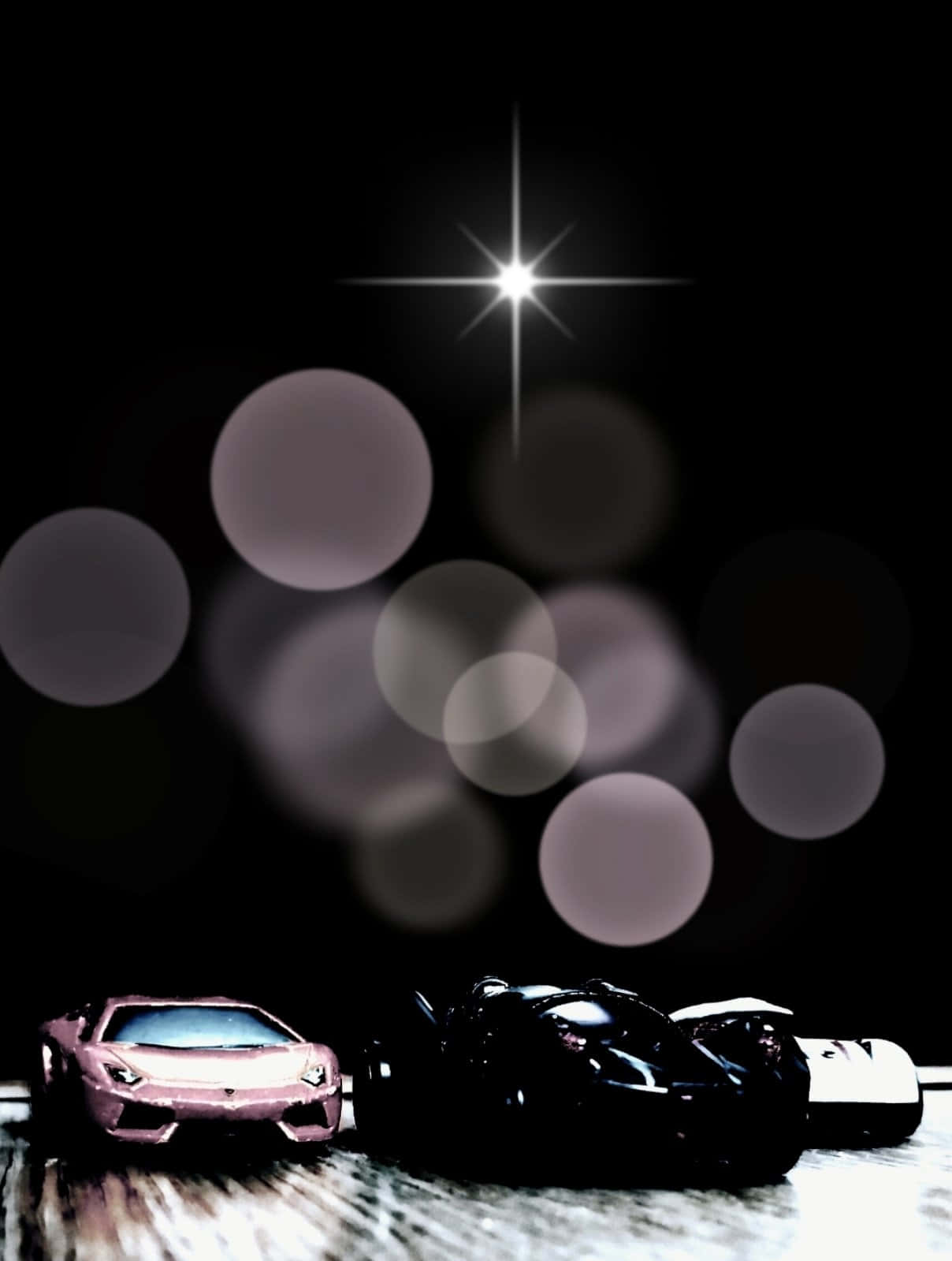 Sport Cars and the Star 壁紙 — 兩輛時尚的玩具跑車在明亮的星爆下閃耀，背景是柔和的紫色散景燈光。
