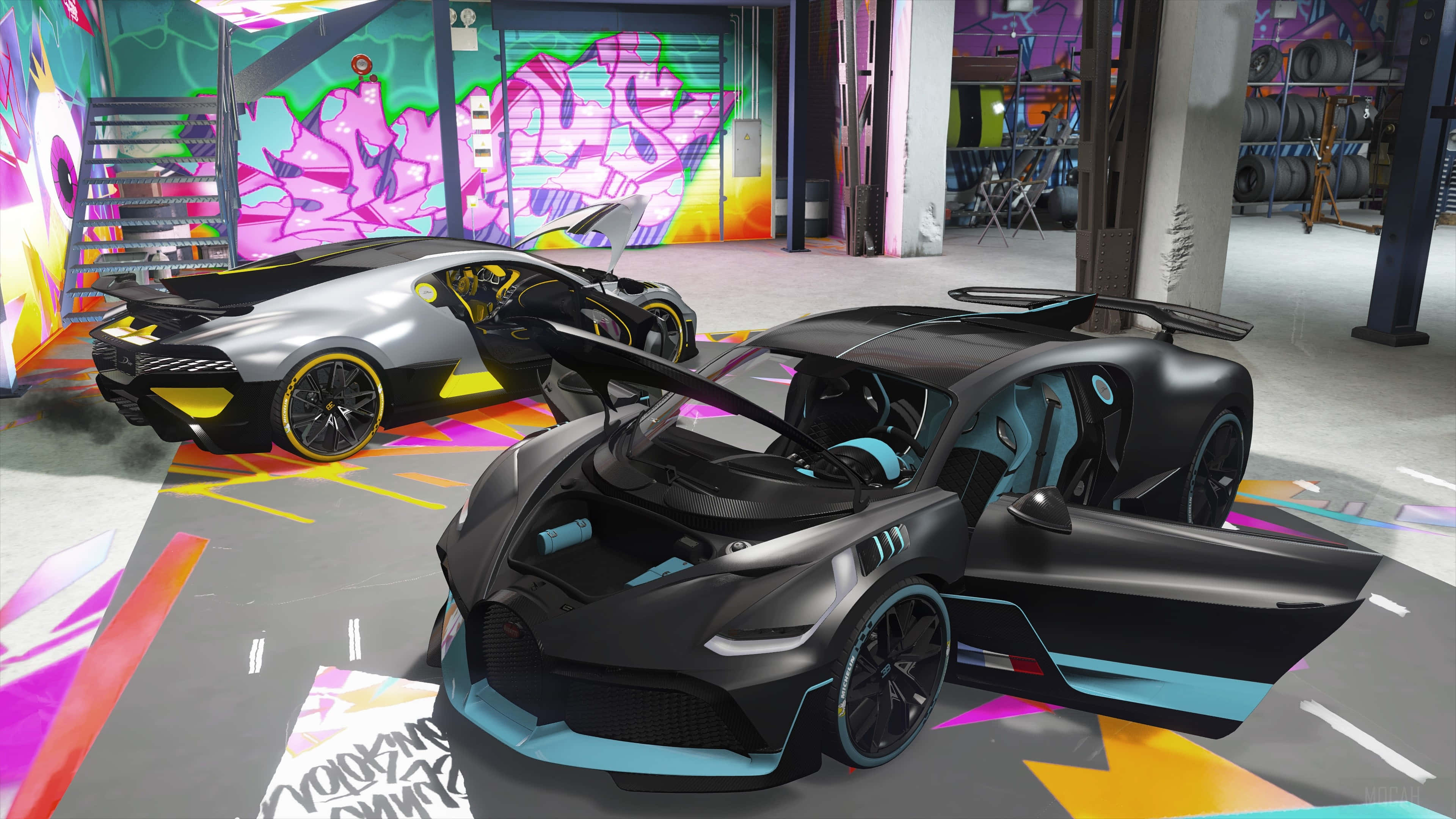 Gta 5 4K 桌布 壁紙 — 兩輛未來感跑車打開車門，停在一個充滿活力、塗滿塗鴉且地板標記色彩繽紛的車庫中。