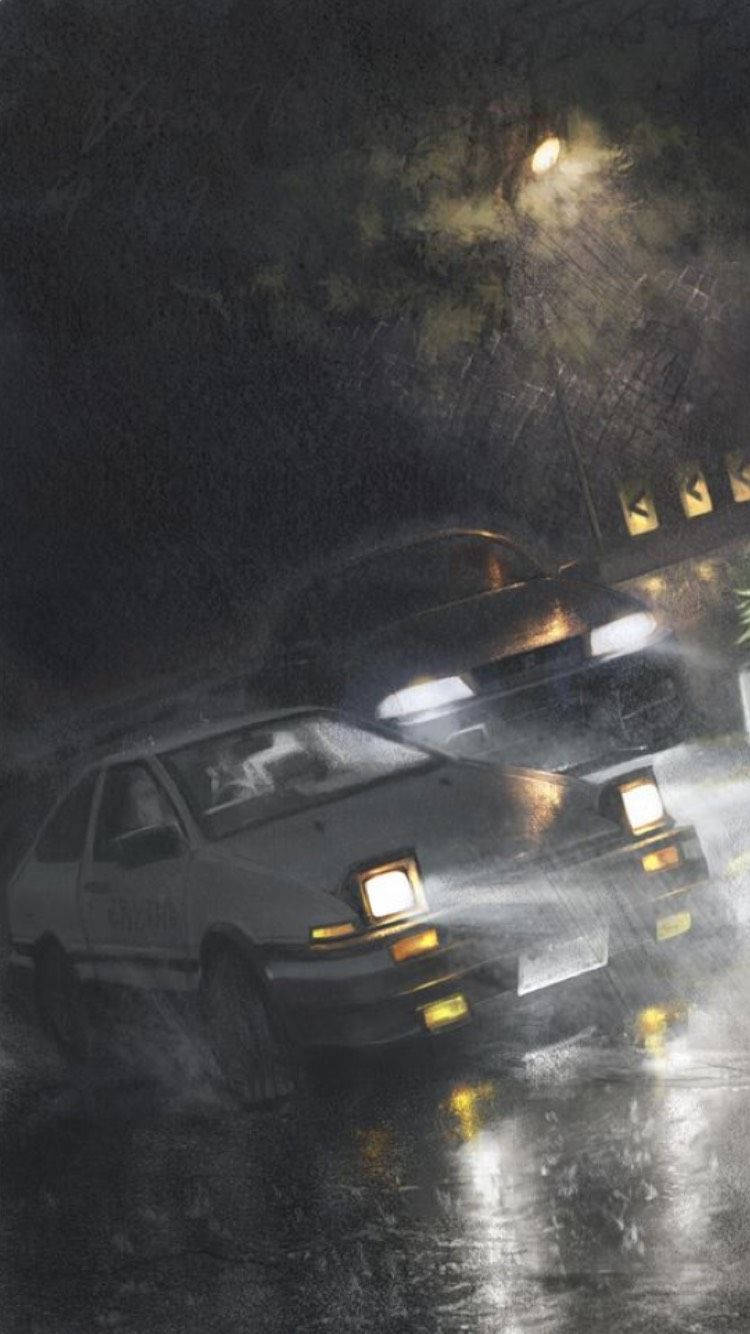 Initial 桌布 壁紙 — 兩輛車在夜間大雨中競速，車頭燈劃破雨幕，濕漉漉的路面反射著金色的街燈。