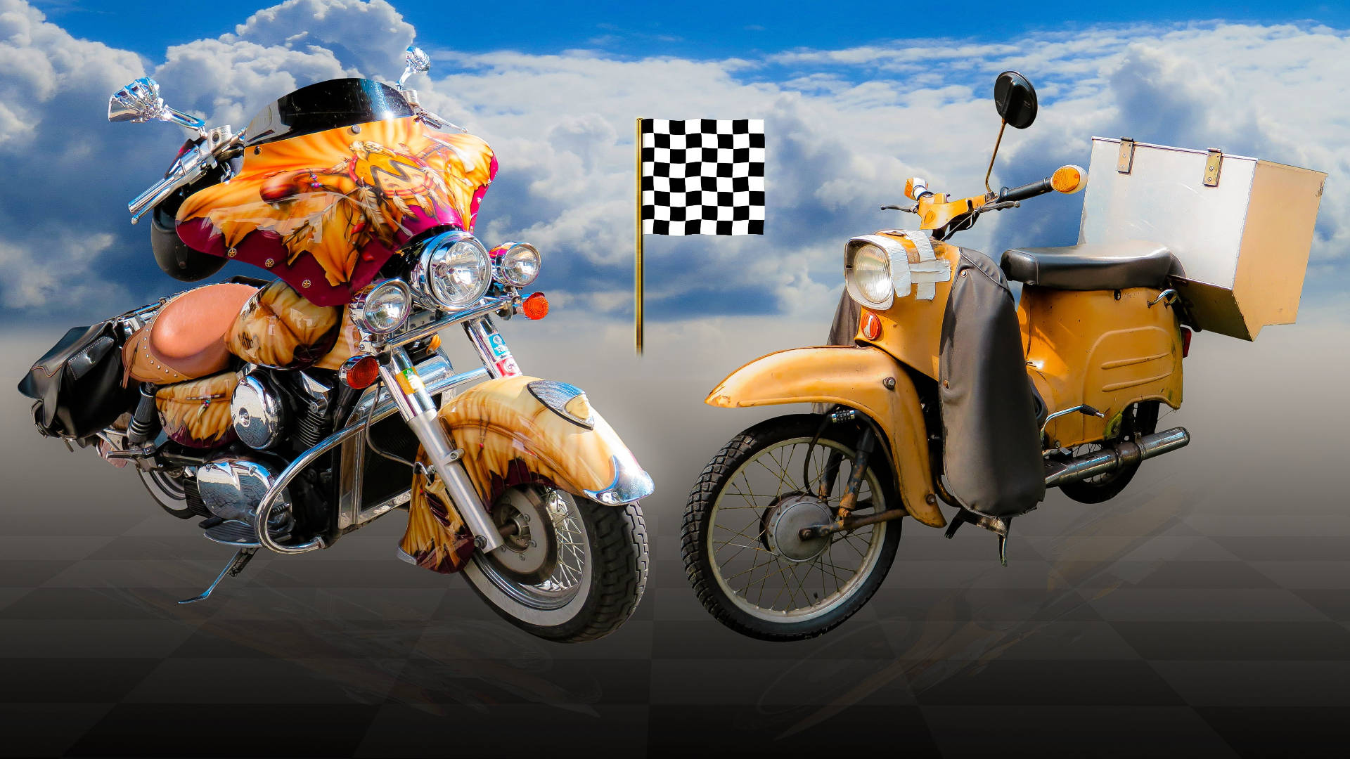 Checkered Flag 桌布 壁紙 — 兩輛風格化的機車，一輛帶火焰塗裝，一輛黃色送貨踏板車，在陰天背景下於格子旗下競速。