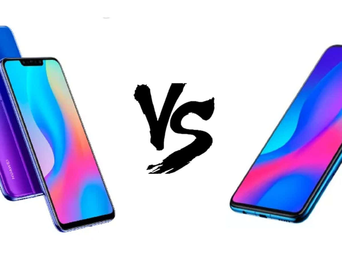 兩部Huawei智慧型手機並排顯示，中間有一個「VS」符號。