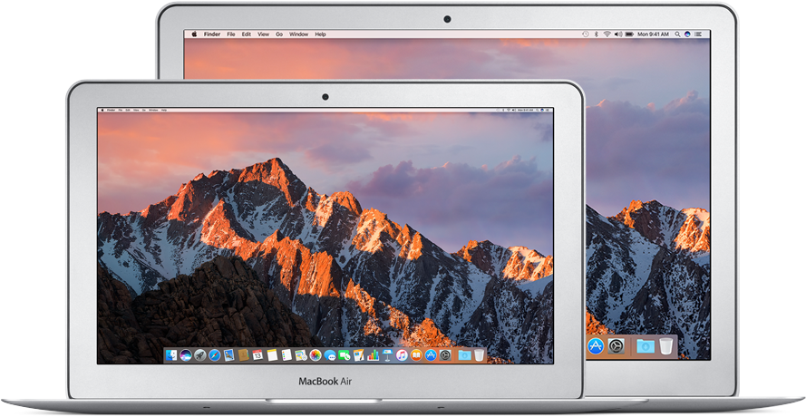 筆電 桌布 壁紙 — 兩部銀色 MacBook Air 筆記型電腦顯示出沐浴在溫暖日出光線中的雄偉雪山山脈。