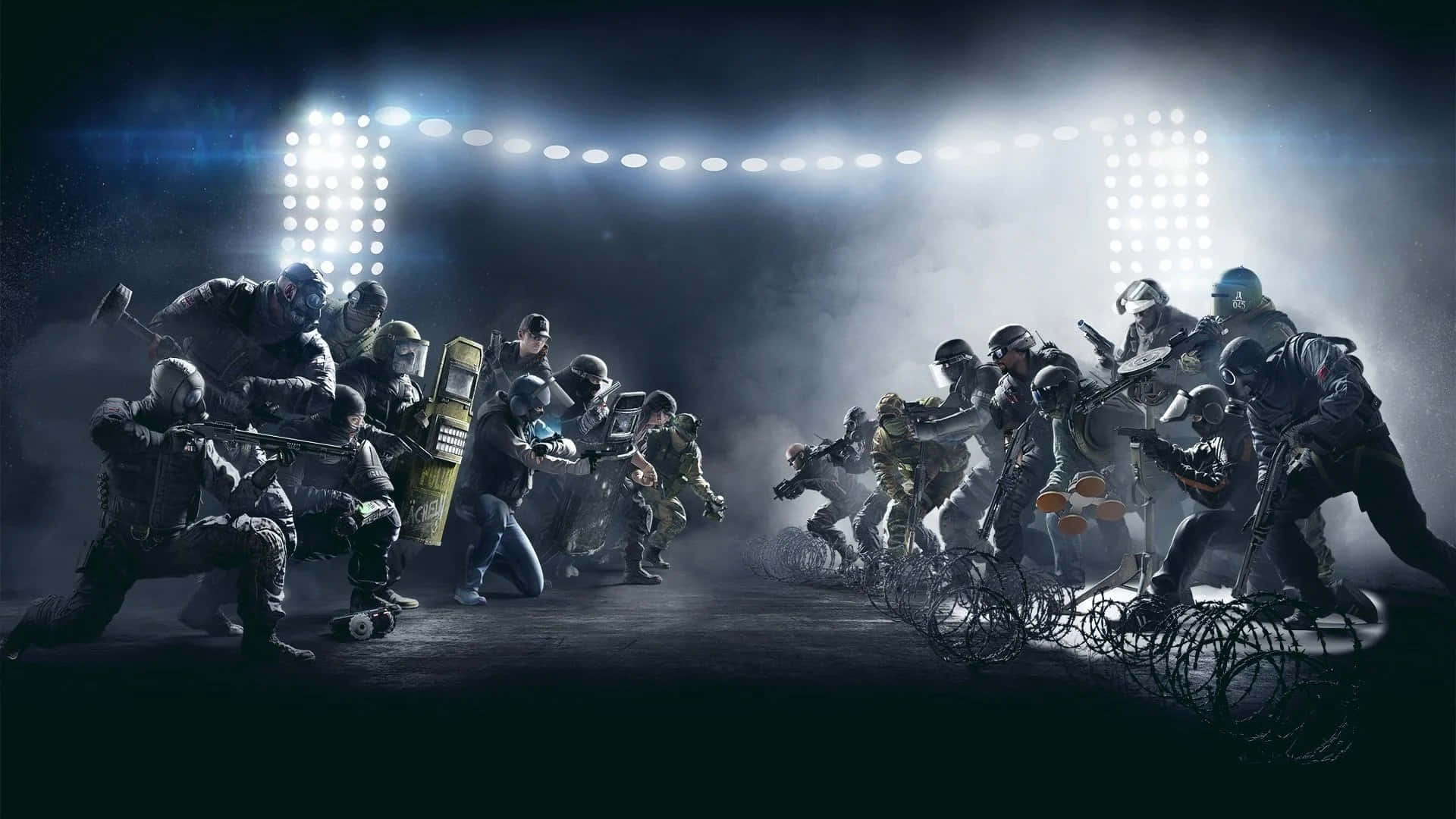 Rainbow Six Siege Operators 桌布 壁紙 — 兩隊武裝戰鬥人員在煙霧瀰漫的競技場中，在明亮的體育場燈光下交鋒。
