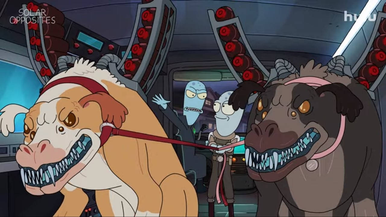 Animated 桌布 壁紙 — 兩隻兇猛的外星狗，有著鋒利的牙齒和發光的眼睛，在太空船駕駛艙內被拴著，還有兩名驚慌的外星乘客。