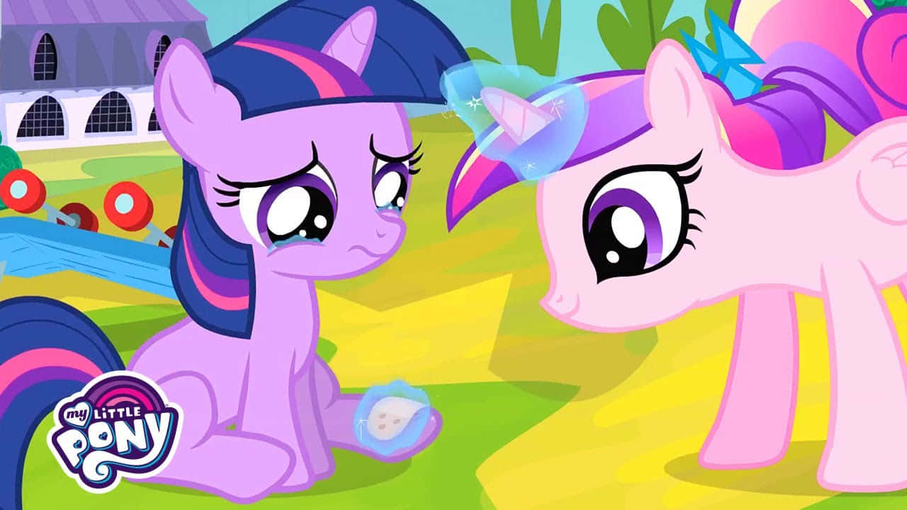 兩個 My Little Pony 角色，一個悲傷一個快樂，在戶外面對面。 — 彩虹小馬 GIF 壁紙