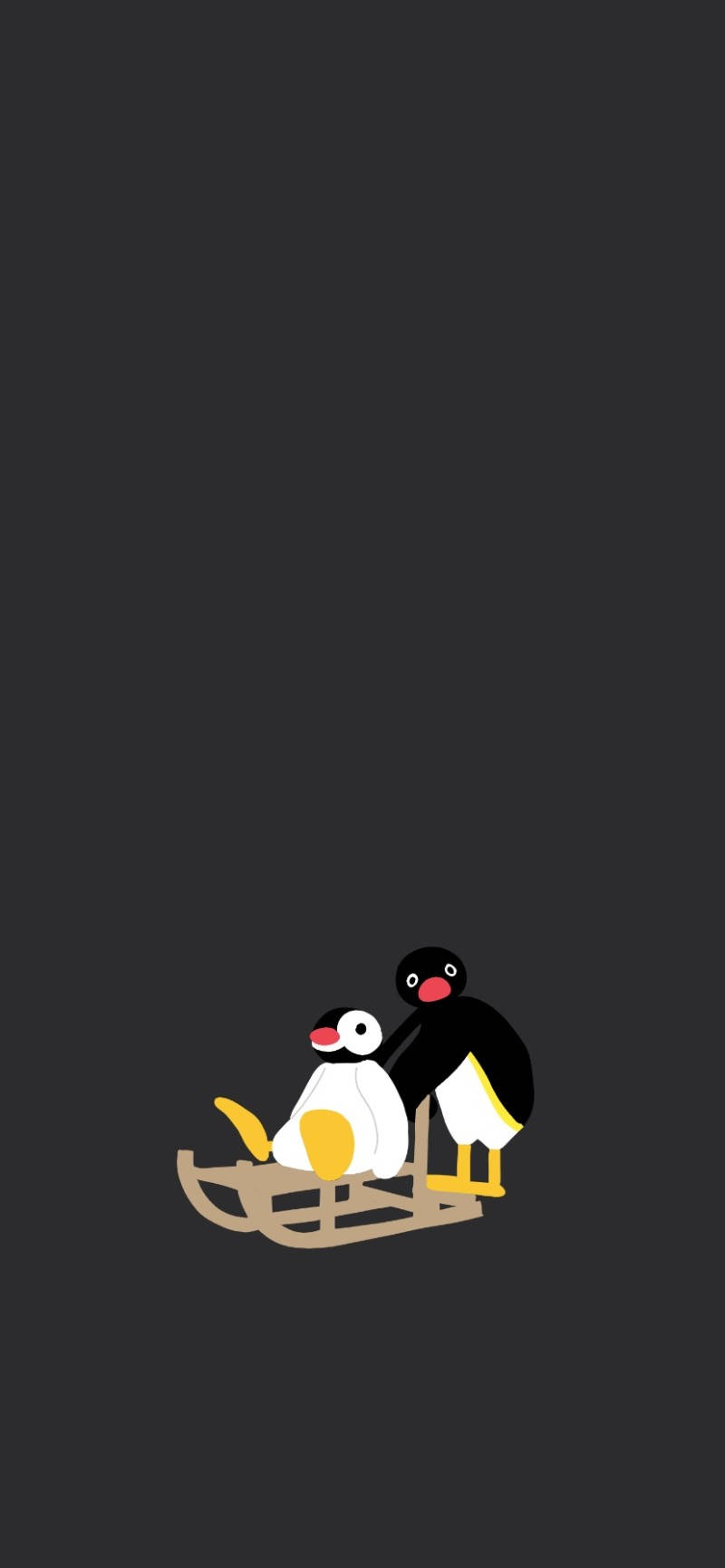 Pingu 桌布 壁紙 — 兩隻卡通企鵝在純深灰色背景上乘坐木製雪橇。