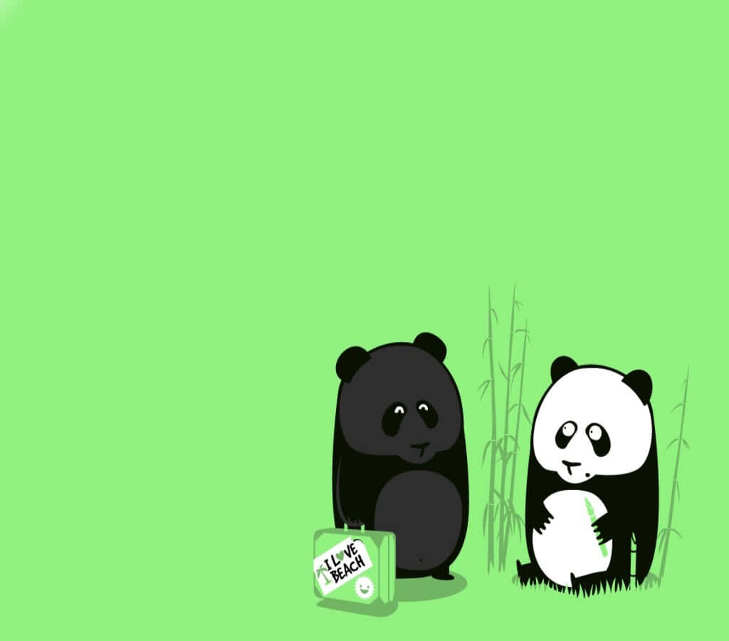 Kawaii Bear 桌布 壁紙 — 兩隻卡通熊貓，一隻拿著貼有「I LOVE BEACH」貼紙的行李箱，坐在竹莖旁邊，背景是明亮的綠色。