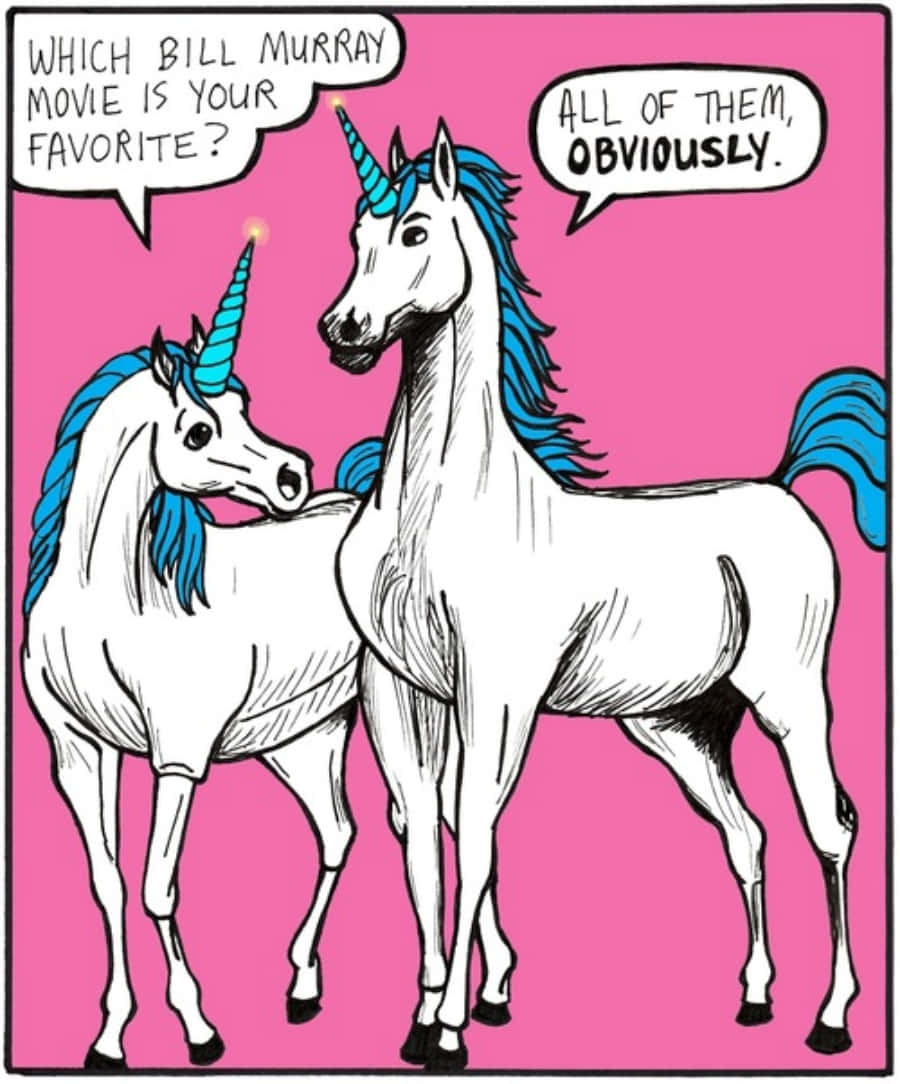 Unicorns 桌布 壁紙 — 兩隻卡通獨角獸，有藍色鬃毛和角，站在粉紅色背景前，一隻問最喜歡哪部 Bill Murray 電影，另一隻回答當然是所有。
