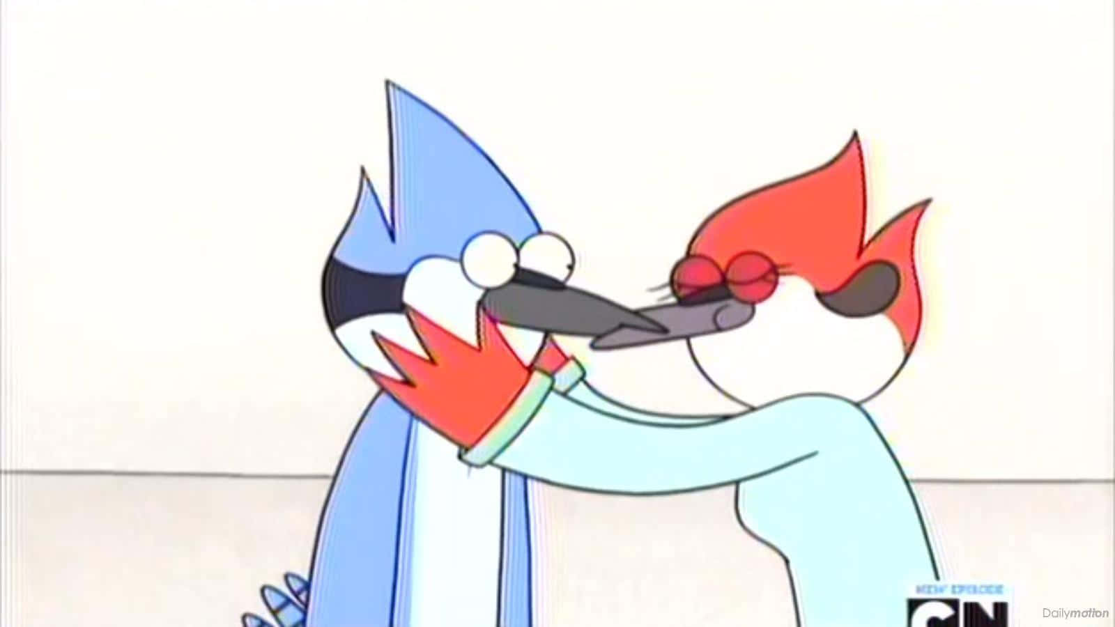 Regular Show 桌布 壁紙 — 兩隻卡通鳥在純色背景上進行有趣的臉部擁抱。
