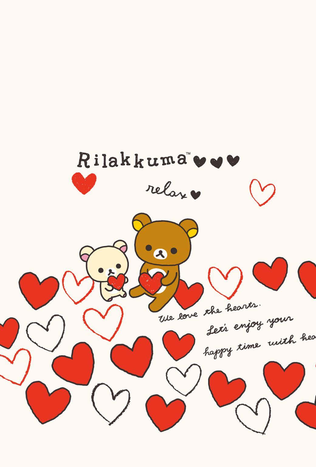 懶懶熊 桌布 壁紙 — 兩隻可愛的Rilakkuma熊拿著紅色愛心，周圍漂浮著愛心，背景是柔和的奶油色。